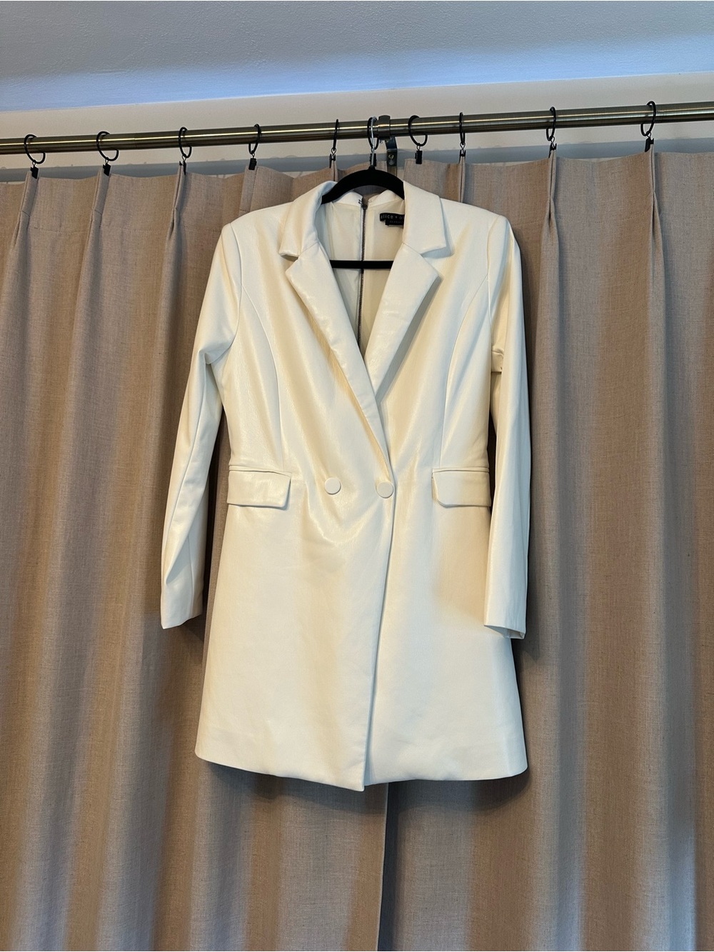 Alice + Olivia Cream Double-Breasted Blazer Romper Dress - Picture 3 of 8